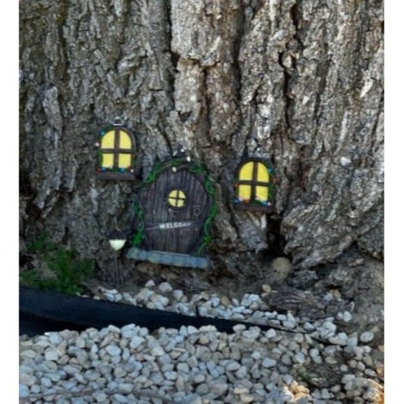 Miniature Gnome Fairy House Window and Door for Trees, Glow in The Dark Yard - Picture 1 of 2